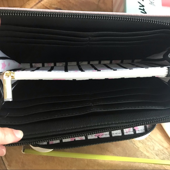 Betsey Johnson Bear 🐻 Wallet in Gift Box - Picture 5 of 8